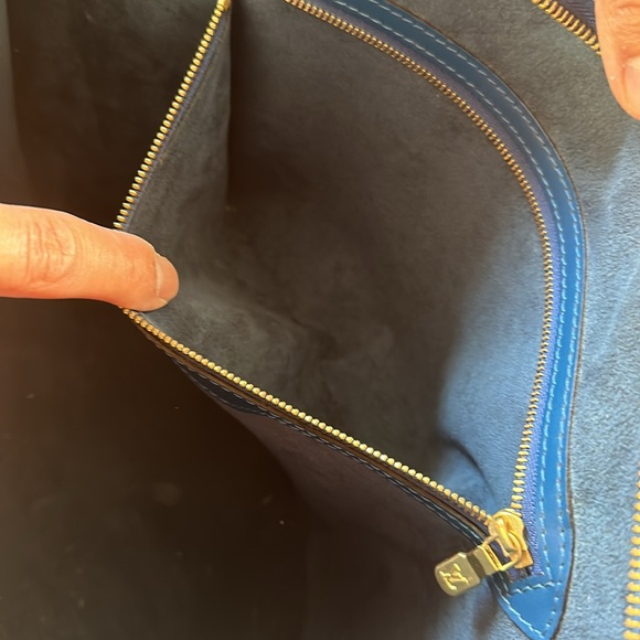 Louis Vuitton Purse - 100% Authentic - Picture 3 of 5